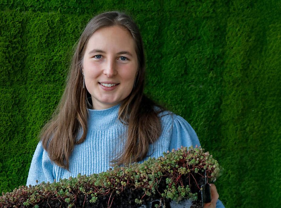 Astrid Vanhoutte with a tray of sedum