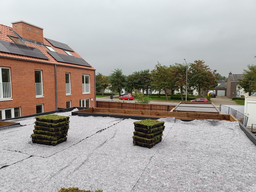 Materialen geleverd op het dak